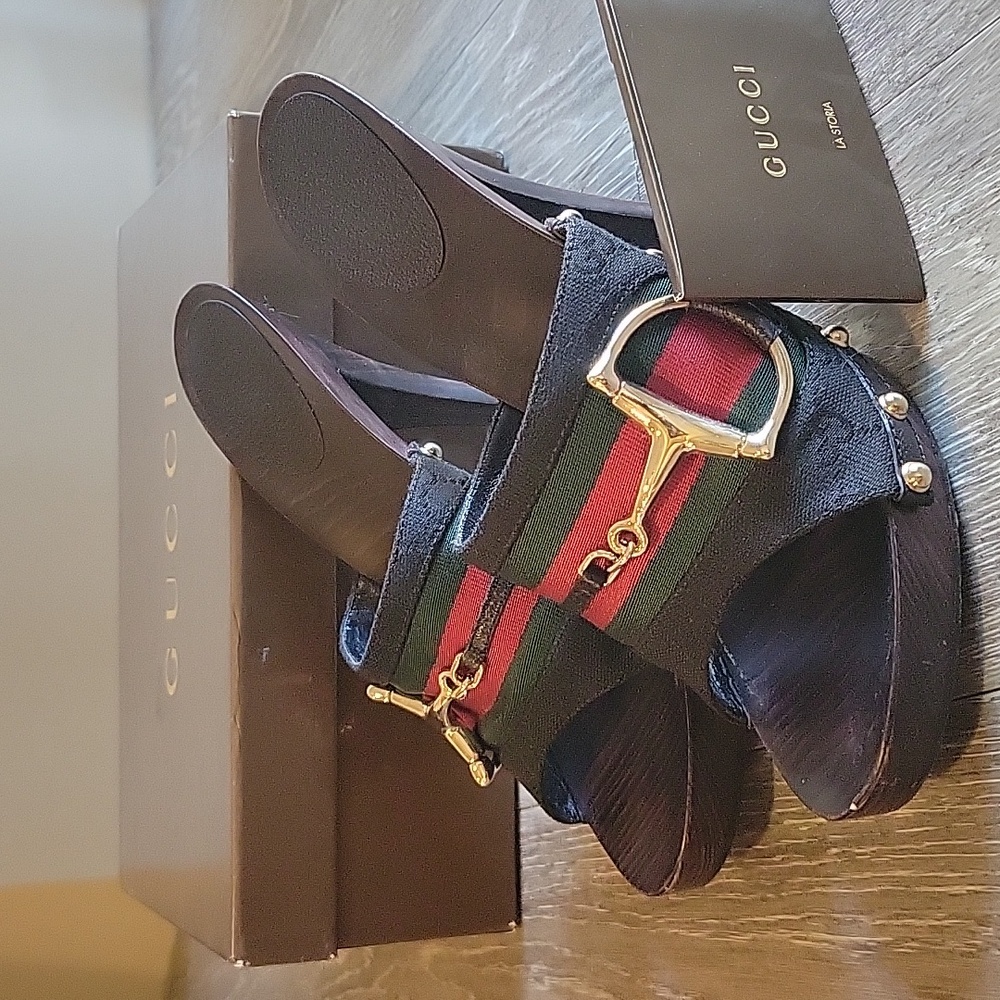 GUCCI New in box size 10 high heel slide with box